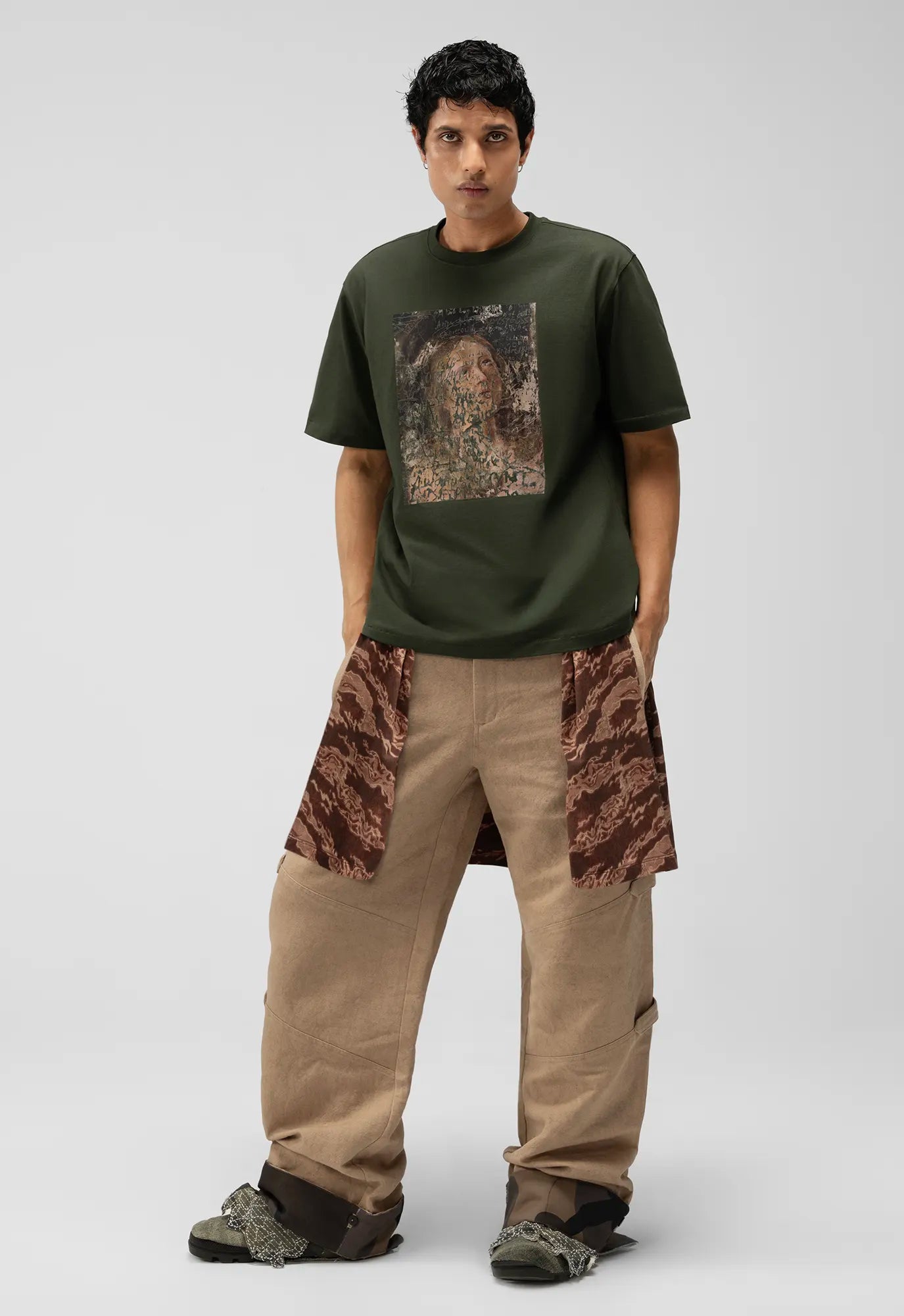 Vandal Relaxed Tee in Olive