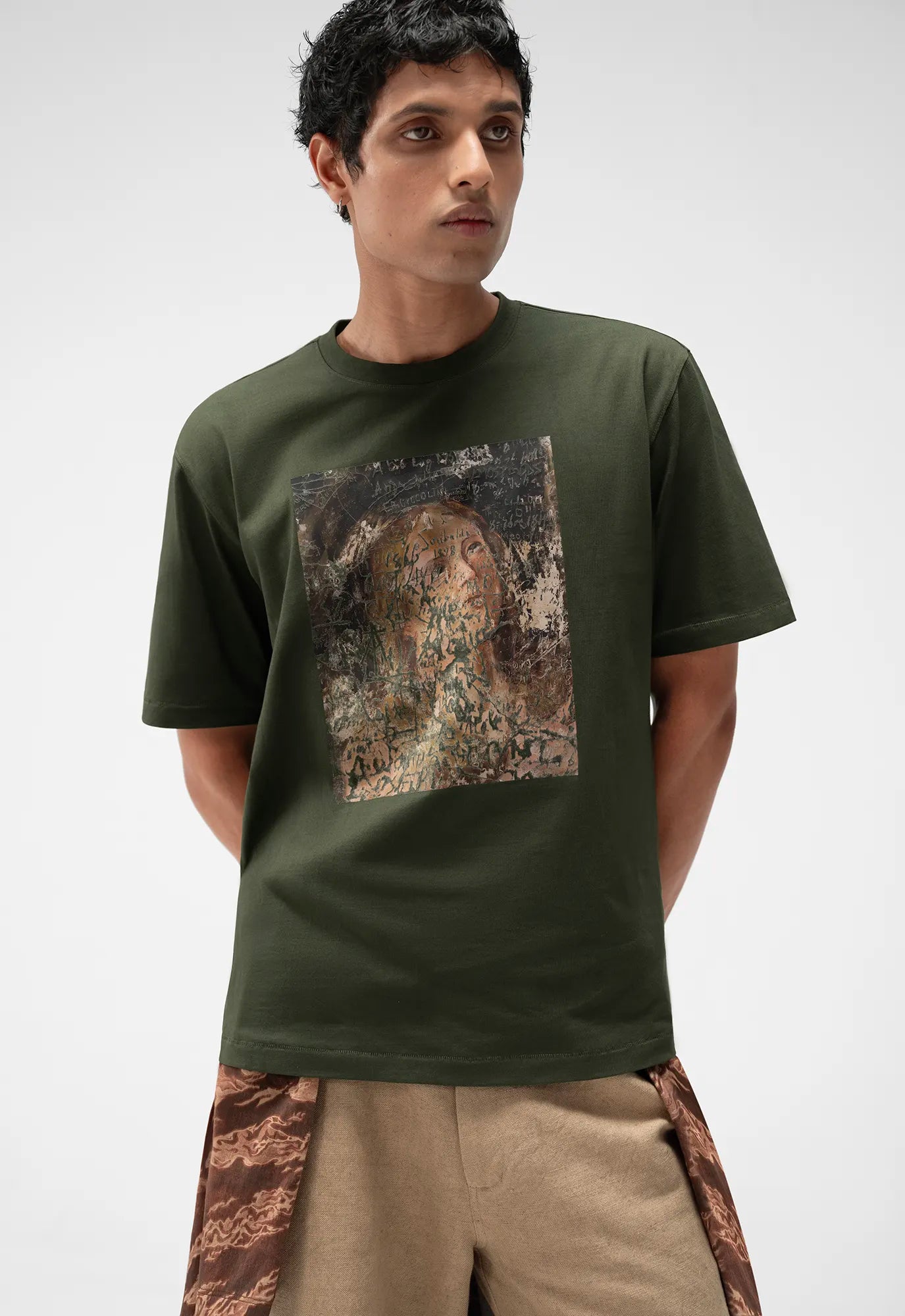 Vandal Relaxed Tee in Olive