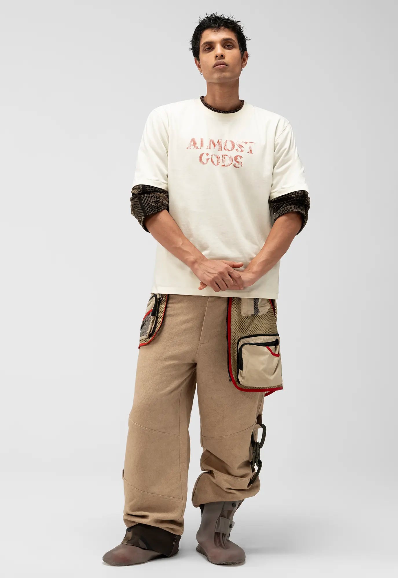 Logo Relaxed Tee in Off White