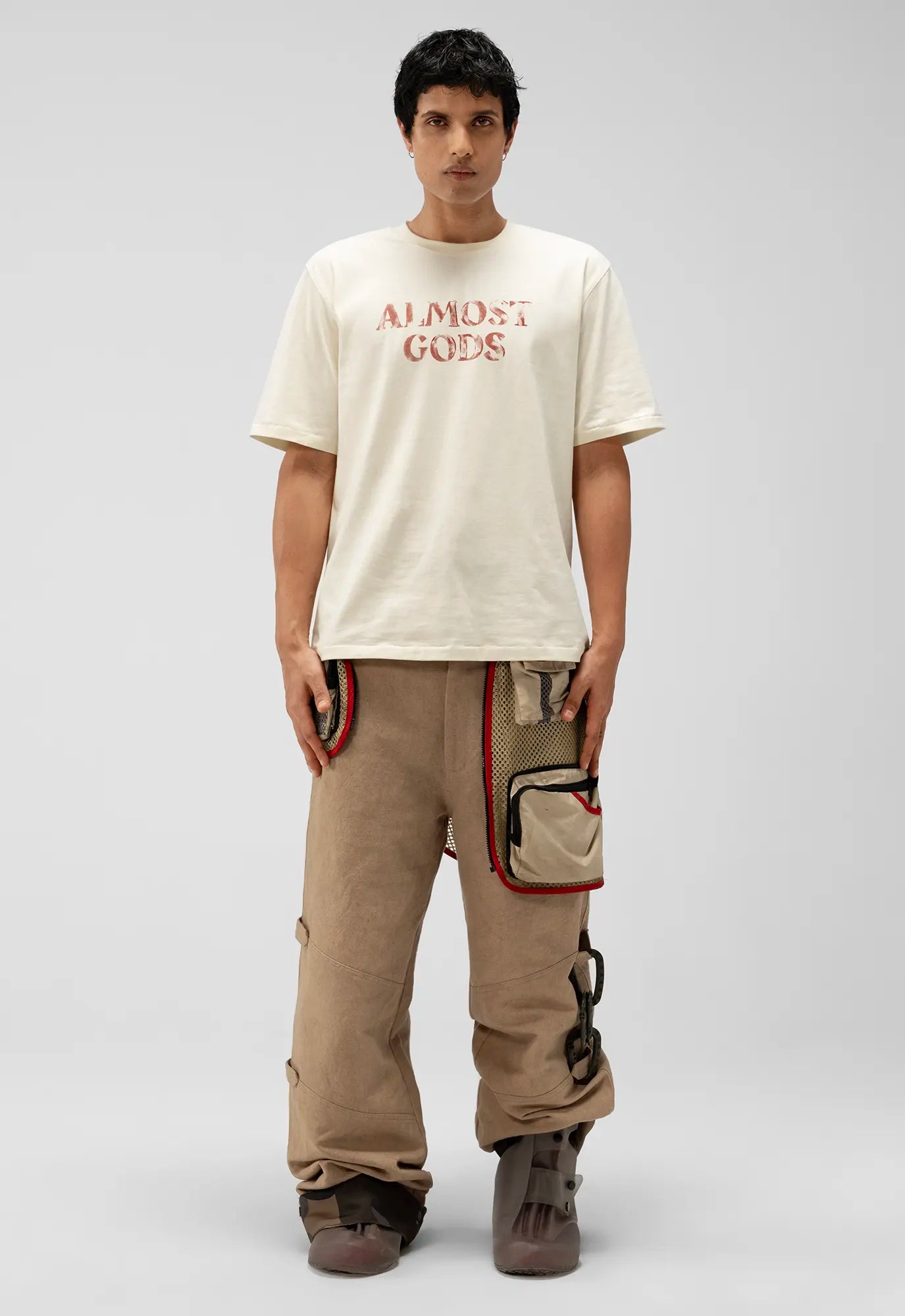 Logo Relaxed Tee in Off White