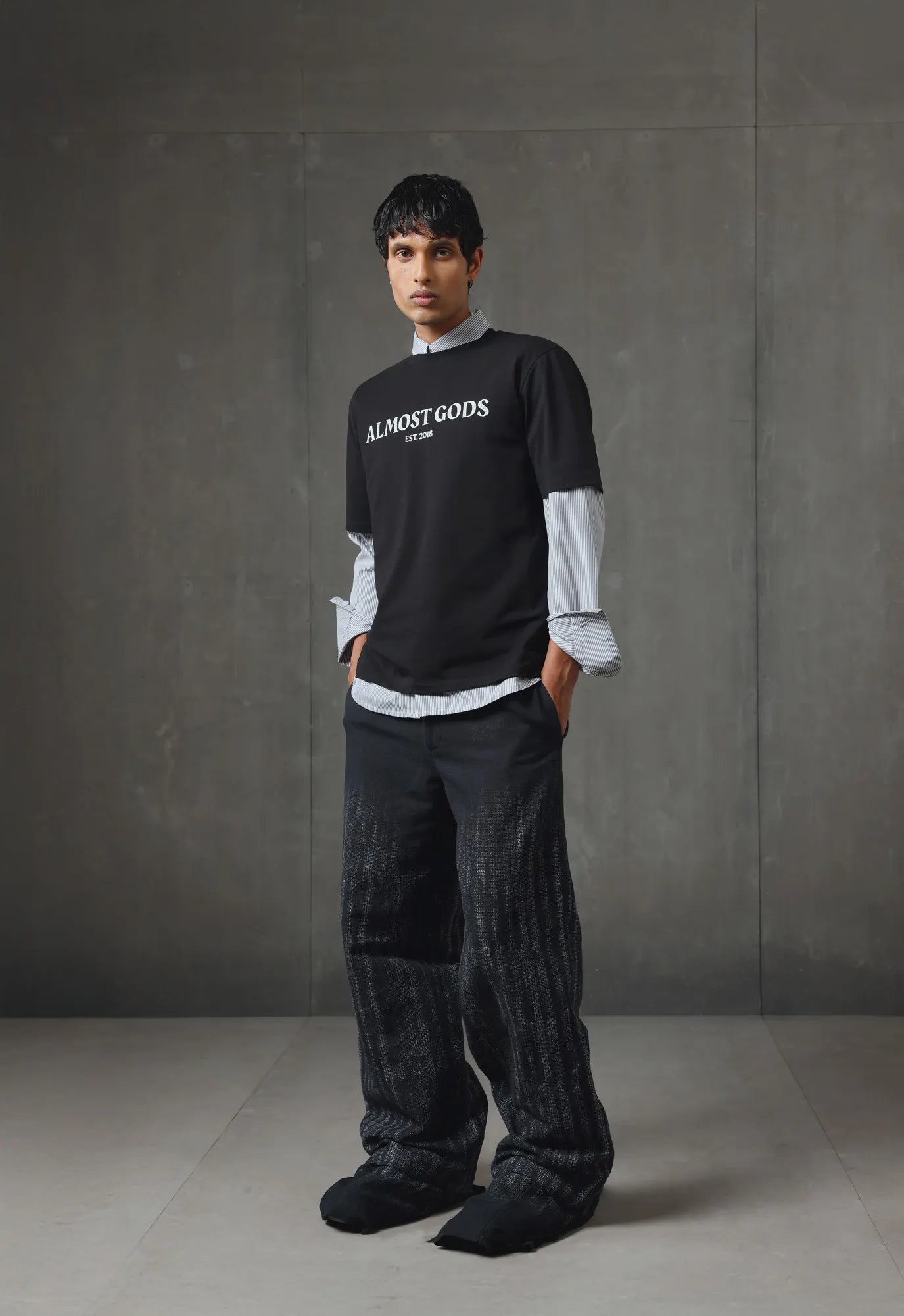 Cracked Logo Relaxed Tee in Black