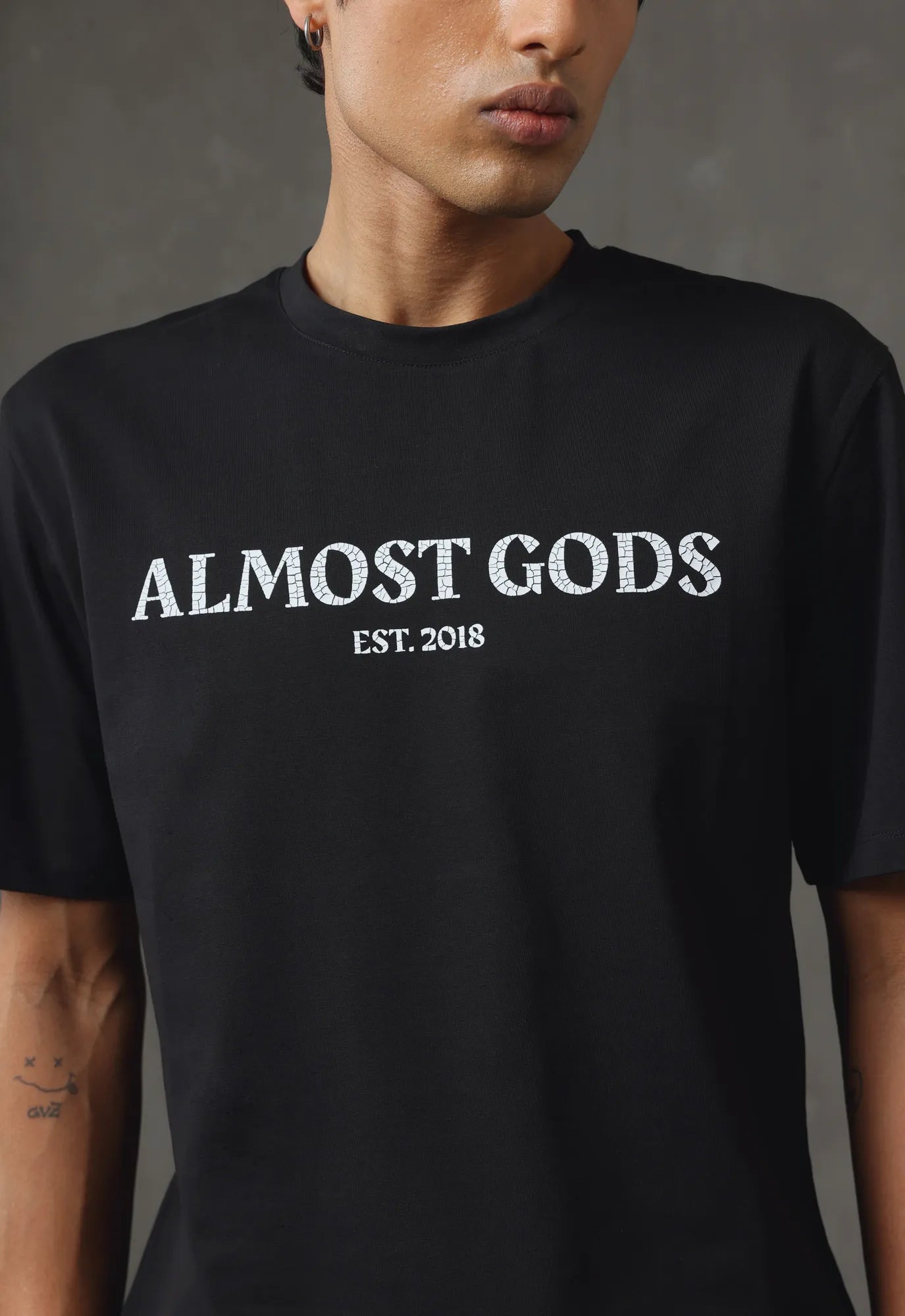 Cracked Logo Relaxed Tee in Black