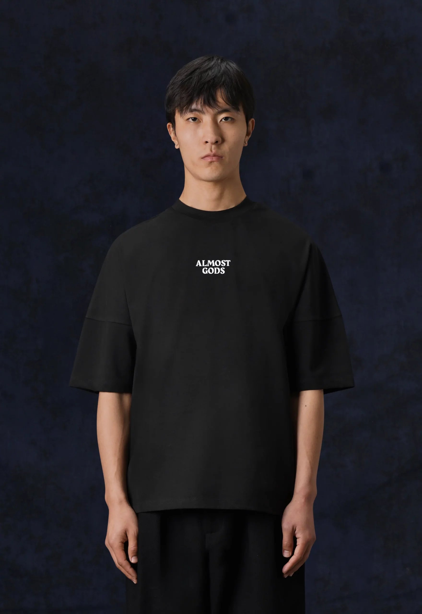 Logo Drop Shoulder Tee in Black