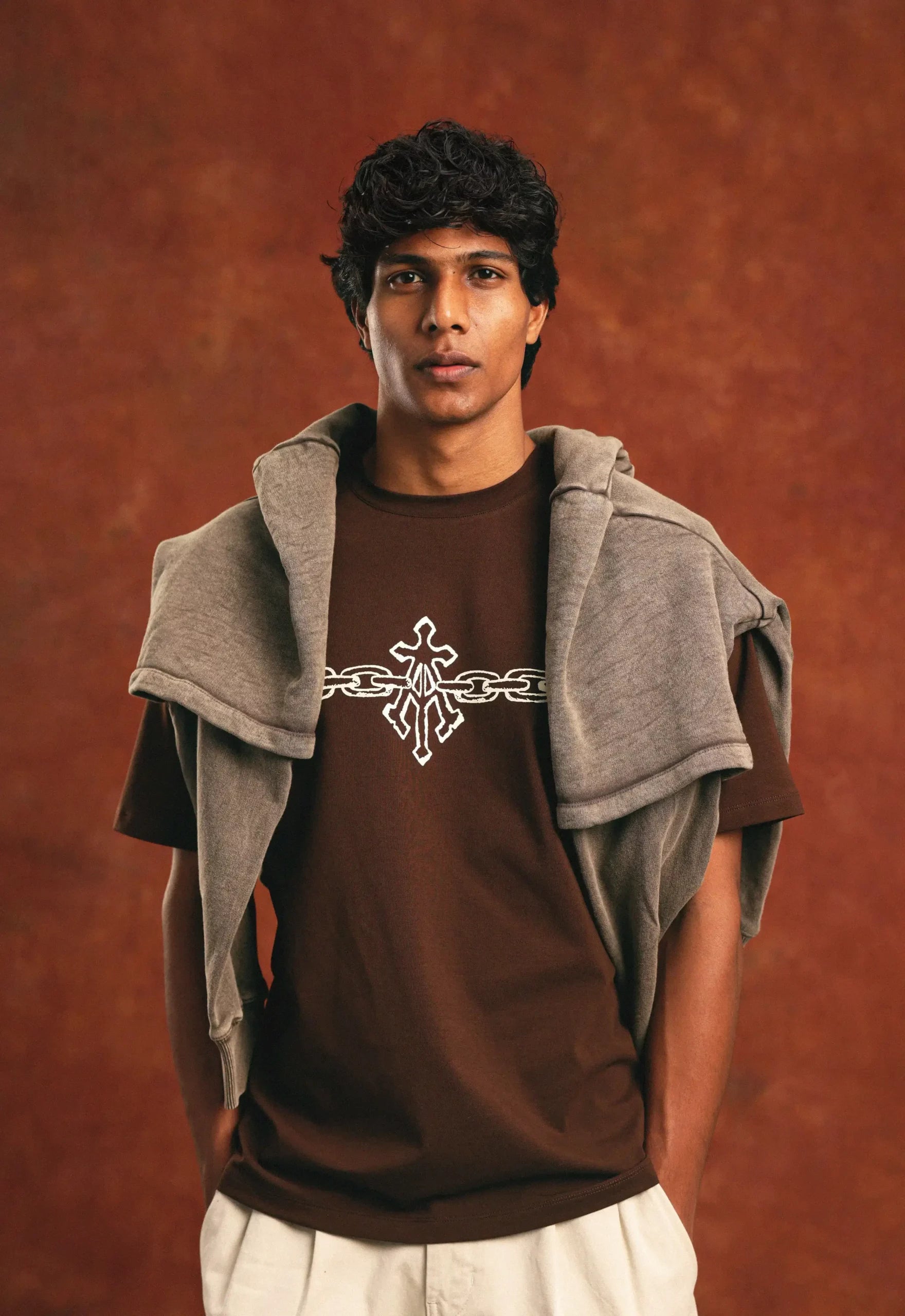 Alpha Cross Chain Link Relaxed Tee In Brown