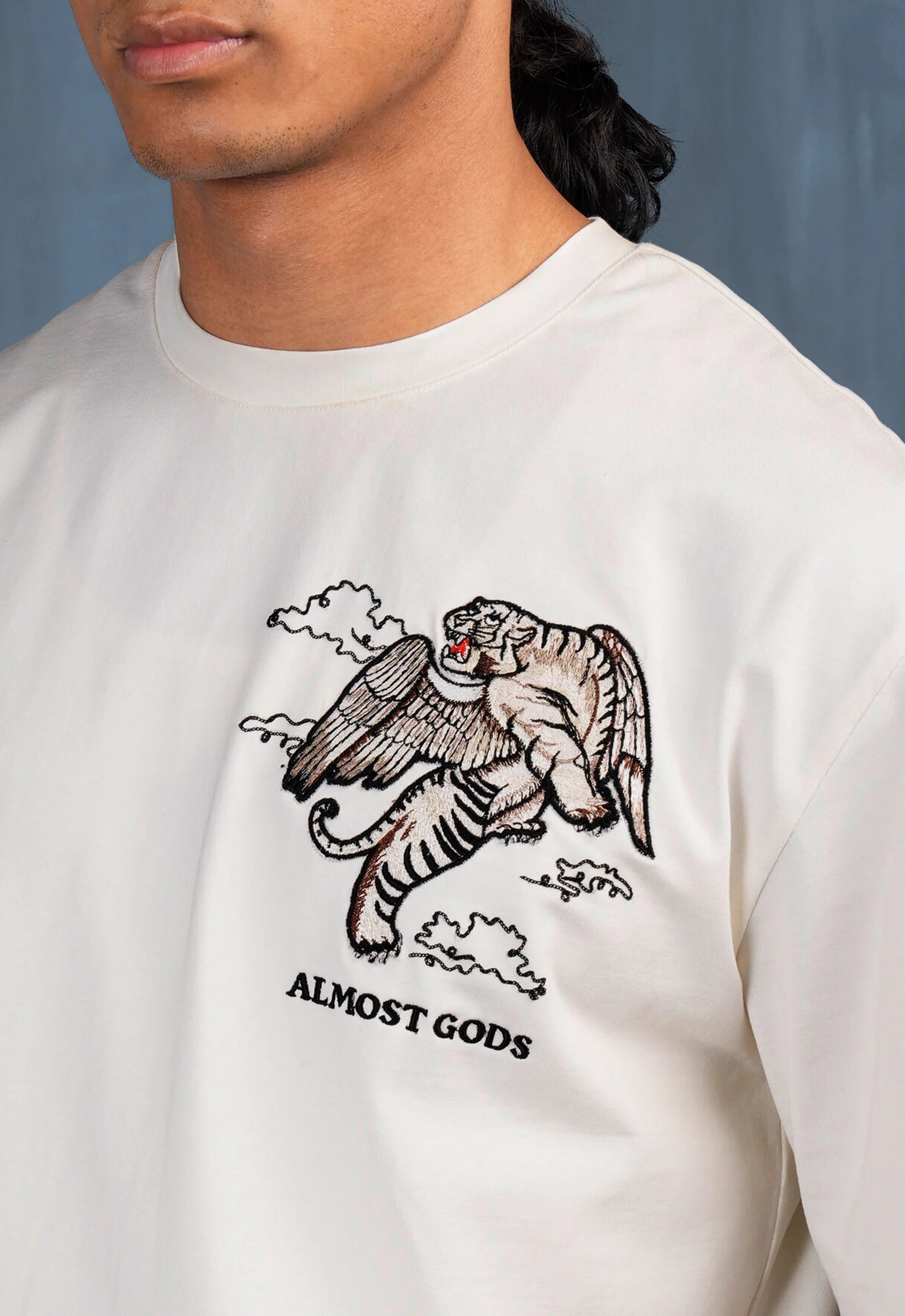 Winged Tiger Embroidered Boxy Tee In Off White